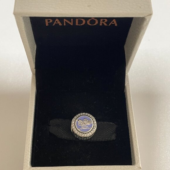 Pandora Miss Piggy (The Muppets) Exclusive Charm - Picture 4 of 5